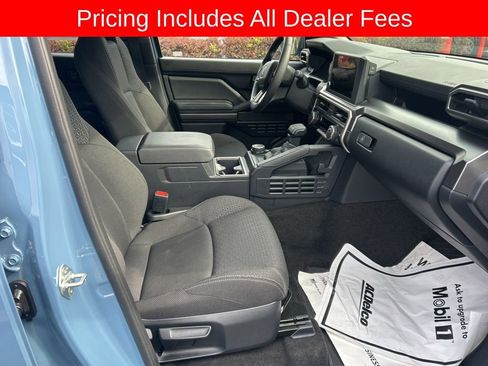 Used 2025 Toyota 4Runner SR5 AWD/4WD image 3