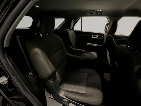 Used 2023 Ford Explorer XLT AWD/4WD image 25