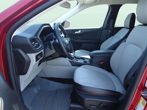 Used 2025 Ford Escape Platinum w/ Premium Technology Package AWD/4WD image 25