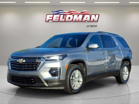 Used 2023 Chevrolet Traverse LT FWD image 1
