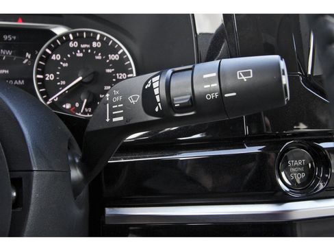 Used 2025 Nissan Pathfinder SL FWD image 22
