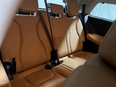 Used 2024 Kia Carnival EX FWD image 11
