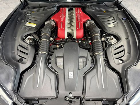 Used 2018 Ferrari GTC4Lusso AWD/4WD image 34