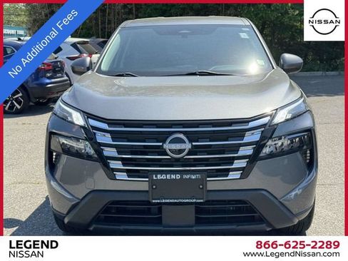 Used 2024 Nissan Rogue SV AWD/4WD image 2