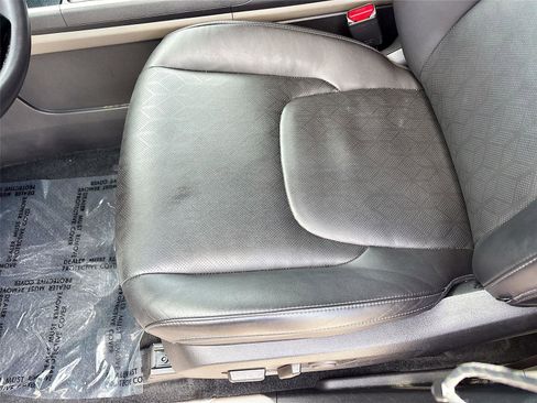 Used 2025 Kia Carnival FWD image 20