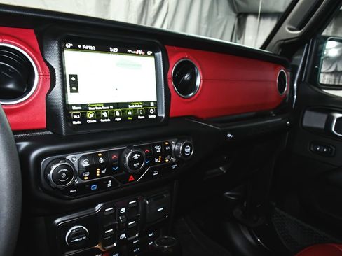 Used 2023 Jeep Wrangler Unlimited Rubicon 4xe AWD/4WD image 31