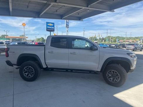 New 2026 Chevrolet Colorado ZR2 w/ Technology Package AWD/4WD image 4