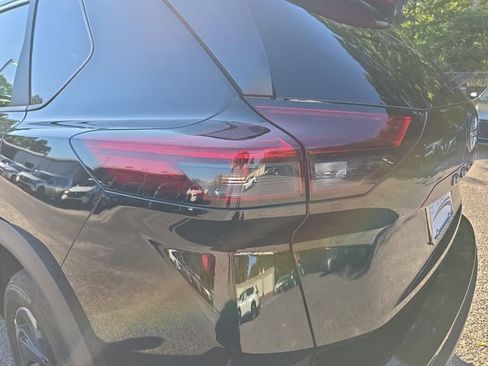 Used 2025 Nissan Rogue SV FWD image 38