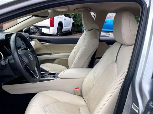 Used 2024 Toyota Camry XLE FWD image 8