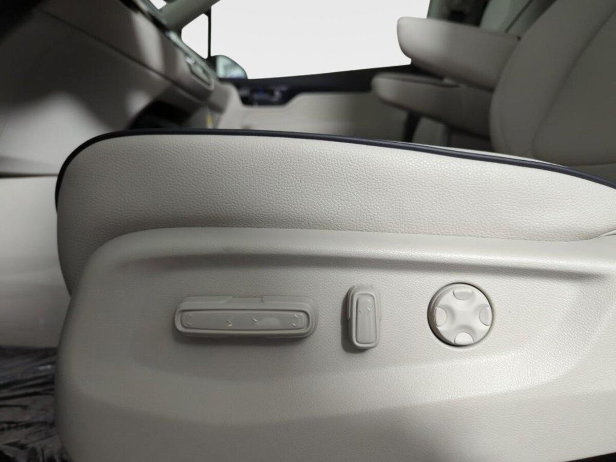 New 2026 Honda Odyssey Touring image 11