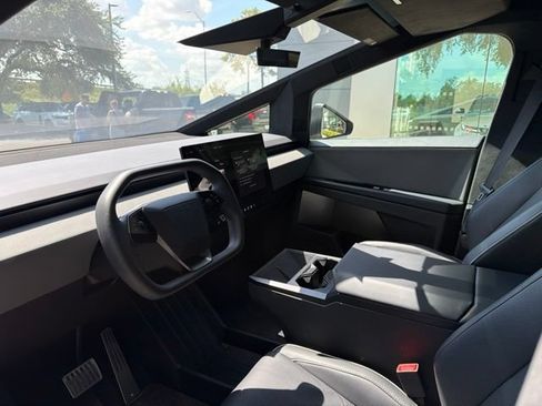 Used 2025 Tesla Cybertruck AWD Crew Cab image 7