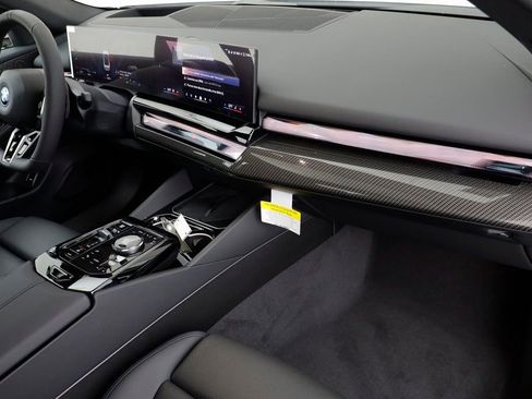 New 2026 BMW 550e xDrive w/ Premium Package image 20