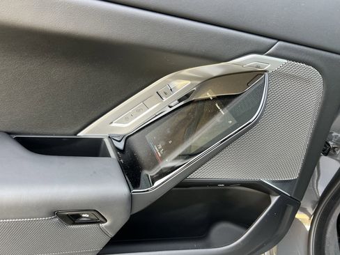 Used 2023 BMW 740i w/ Executive Package image 30