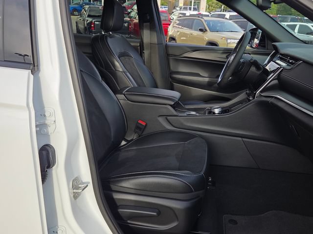 Used 2024 Jeep Grand Cherokee L Altitude RWD image 17