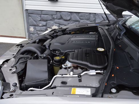 Used 2010 Jaguar XF Premium image 41