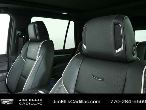 Certified 2026 Cadillac Escalade Luxury AWD/4WD image 8