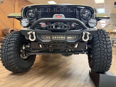 New 2025 Jeep Gladiator Willys image 17