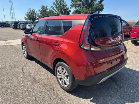 Used 2023 Kia Soul LX FWD image 4