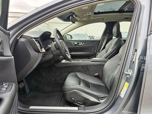 Certified 2021 Volvo S60 T6 Momentum w/ Premium Package image 19