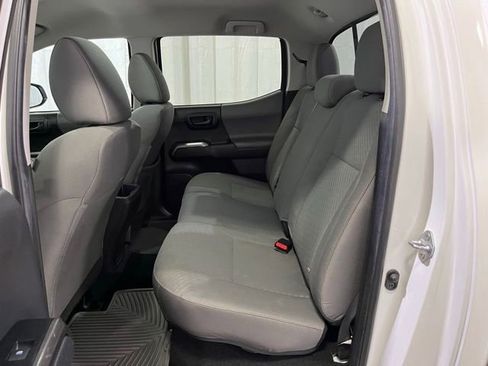 Certified 2022 Toyota Tacoma SR5 AWD/4WD image 11