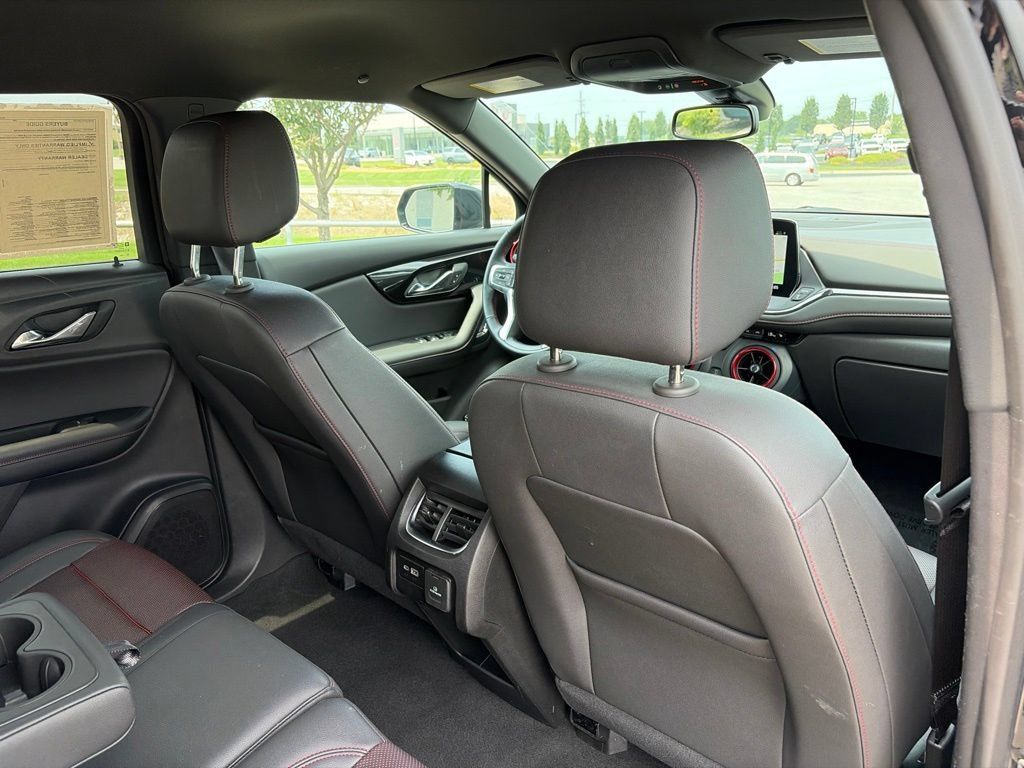 Used 2025 Chevrolet Blazer RS FWD image 36
