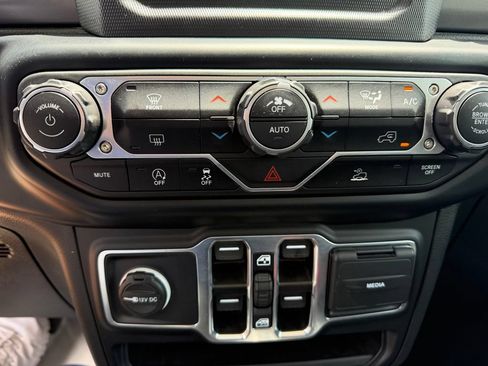 Used 2023 Jeep Gladiator Sport AWD/4WD image 14