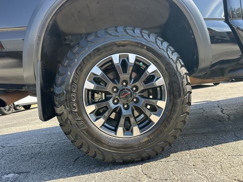 Used 2021 Nissan Titan PRO-4X w/ Pro-4x Convenience Package AWD/4WD image 18