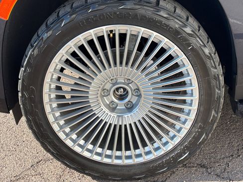 Used 2024 Cadillac Escalade Premium Luxury image 24