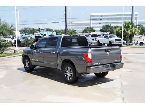 Used 2020 Nissan Titan SV w/ SV Convenience Package RWD image 4