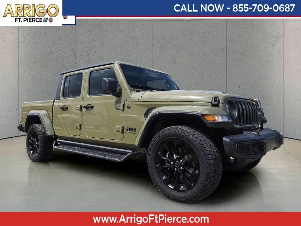 Used 2025 Jeep Gladiator Sport AWD/4WD image 1