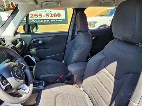 Used 2018 Jeep Renegade Latitude FWD image 6