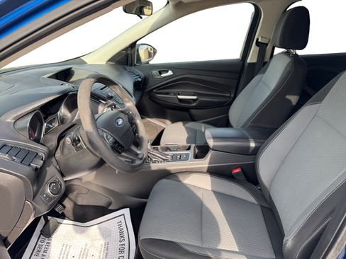 Used 2017 Ford Escape SE image 9