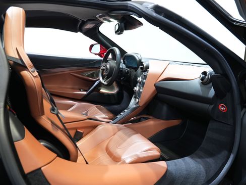 Used 2018 McLaren 720S image 32