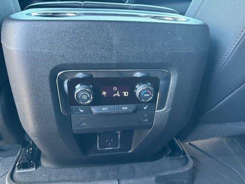 Used 2025 Chevrolet Suburban Z71 w/ Comfort Package image 16