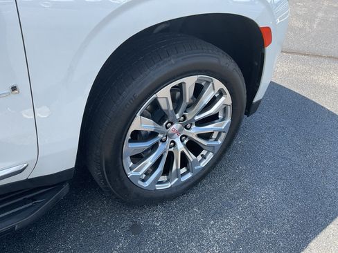 Used 2024 GMC Yukon Denali AWD/4WD image 32