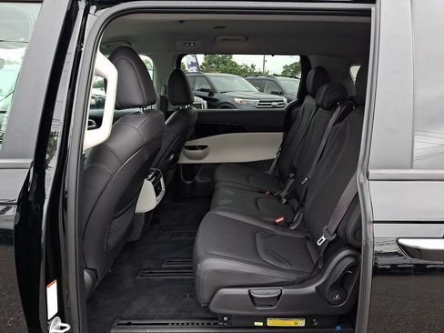 Certified 2024 Kia Carnival EX FWD image 10
