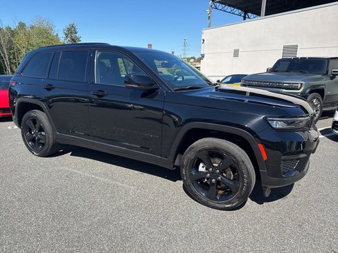 Used 2023 Jeep Grand Cherokee Altitude image 1