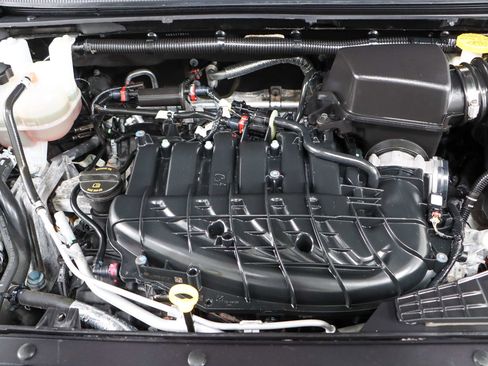 Used 2023 Chrysler Pacifica Touring-L image 31