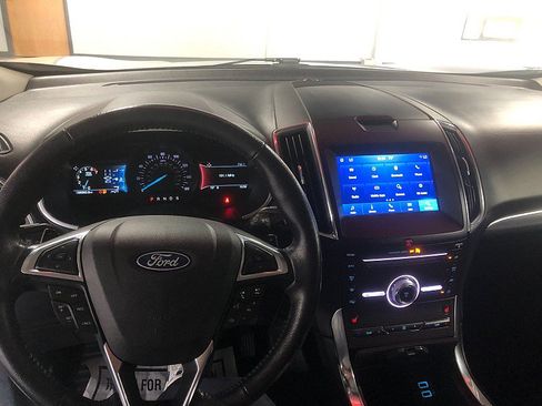 Used 2019 Ford Edge Titanium AWD/4WD image 13