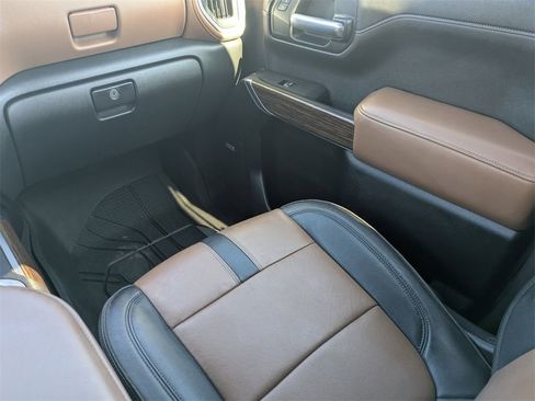 Used 2021 Chevrolet Silverado 1500 High Country w/ Technology Package AWD/4WD image 16