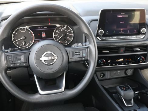 Used 2024 Nissan Rogue SV FWD image 15