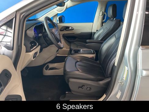 Used 2023 Chrysler Pacifica Touring-L FWD image 9