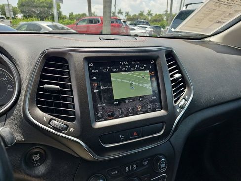 Used 2019 Jeep Cherokee Trailhawk w/ Cold Weather Group image 20