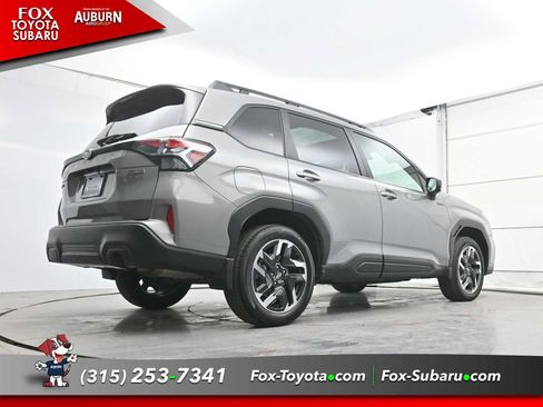 Used 2025 Subaru Forester Premium image 17