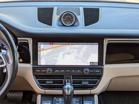 Used 2020 Porsche Macan image 18