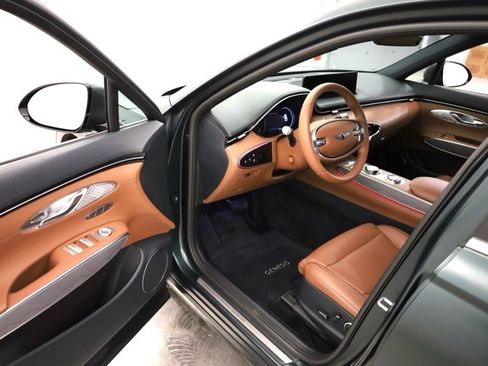 Used 2024 Genesis GV70 2.5T w/ Advanced Package image 9