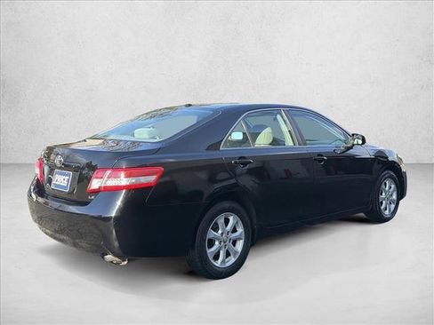 Used 2011 Toyota Camry LE image 5