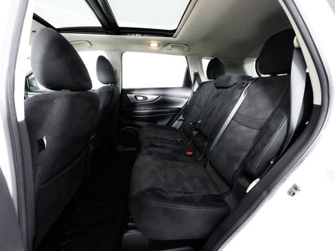 Used 2015 Nissan Rogue SV AWD/4WD image 17