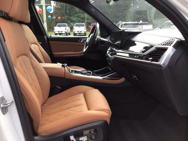 Used 2023 BMW X7 xDrive40i w/ Executive Package AWD/4WD image 25