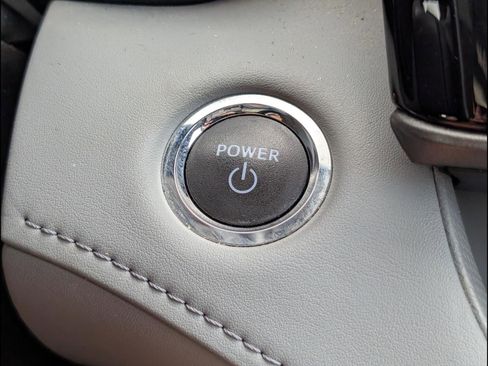 Used 2023 Toyota Highlander LE AWD/4WD image 18